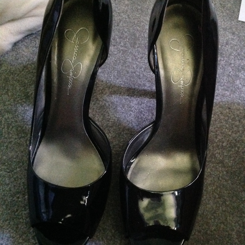 Jessica Simpson open toe 👠